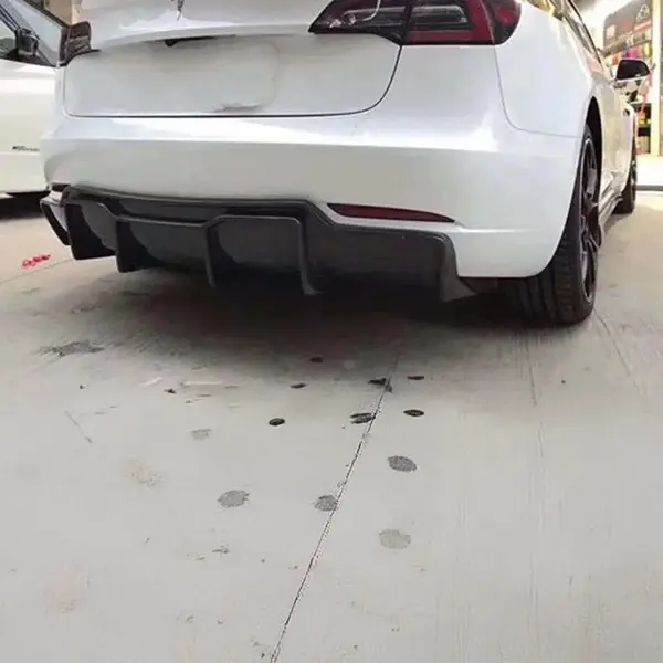 tesla-model-3-5yj3-vorsteiner-style-carbon-fibre-rear-diffuser-Normal-Carbon-XXIITUNING_2d0eaa95-6a58-48db-8cf4-1d1e0063c6e4.webp