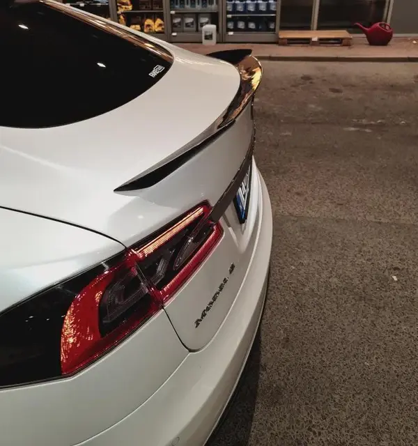 Tesla-Model-S-V-Style-Carbon-Fibre-Rear-Spoiler-XXIITUNING-1_cc77bb47-f38f-44c9-a10f-b8d53b214456.webp