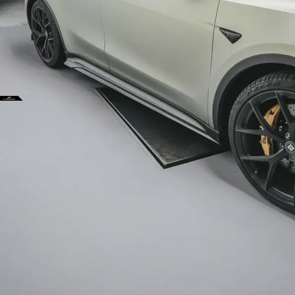 tesla-model-y-future-design-carbon-fibre-side-skirts-XXIITUNING_5392a58a-ed27-4fd2-8510-cc9140fc3dd0 (1).webp