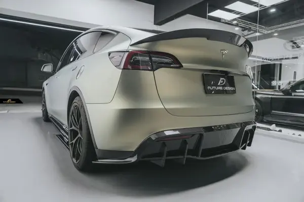 tesla-model-y-future-design-carbon-fibre-rear-diffuser-XXIITUNING-5.webp
