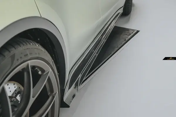 tesla-model-y-future-design-carbon-fibre-side-skirts-XXIITUNING-3.webp