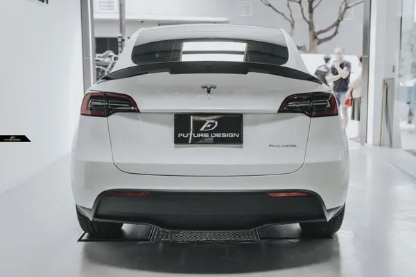 tesla-model-y-future-design-v2-carbon-fibre-rear-trunk-spoiler-XXIITUNING-9.webp